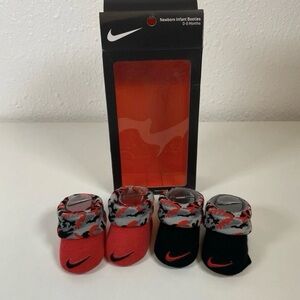 Nike Baby 2 Pk Black Red Ankle Cotton Swoosh Camouflage Booties Set Sz 0-6 MO